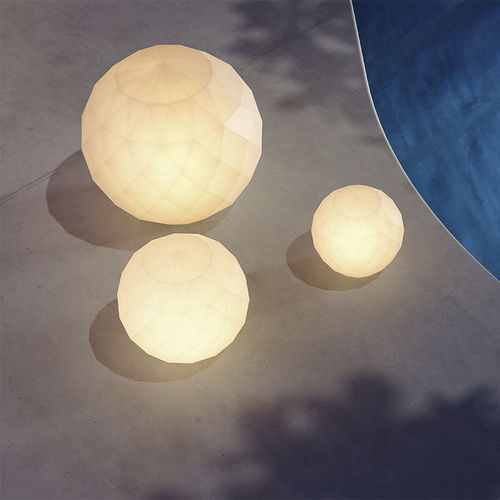 Lampada da pavimento - VASES - VONDOM - in polietilene / contemporanea / con cavo