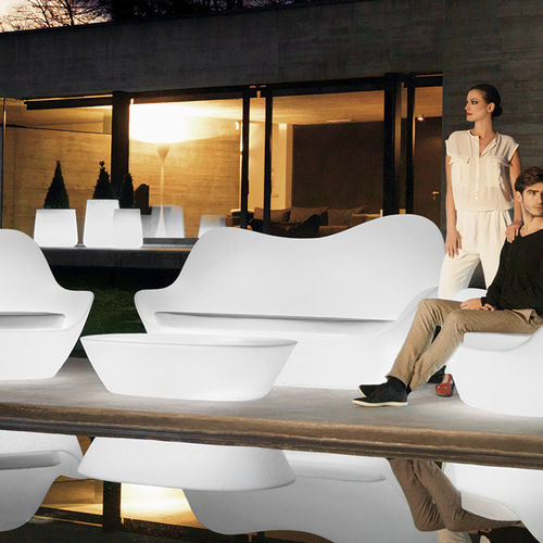 Divano design originale - SABINAS - VONDOM - da giardino / in tessuto / con braccioli