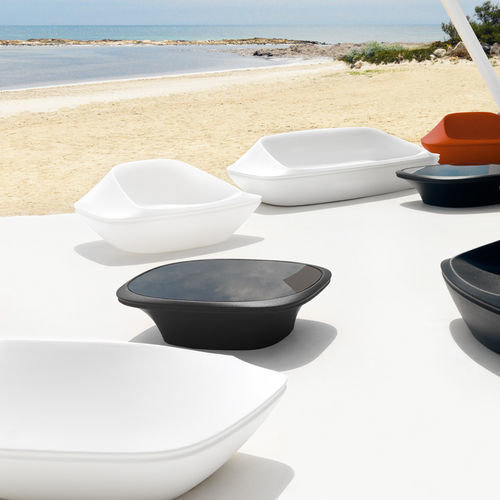 Tavolino basso contemporaneo - UFO   - VONDOM - in vetro temprato / con base in polietilene / rettangolare