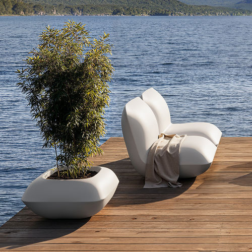 Chauffeuse contemporanea - PILLOW - VONDOM - in polietilene / in polietilene / 100% riciclabile
