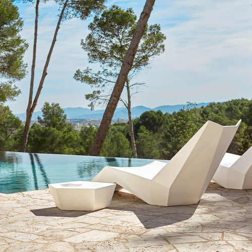 Tavolo d'appoggio design originale - FAZ - VONDOM - in polietilene / con base in polietilene / con fioriera