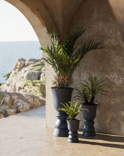 Vaso da giardino in polietilene rotostampato - SUAVE  - VONDOM - per uso residenziale / di Marcel Wanders / per hotel