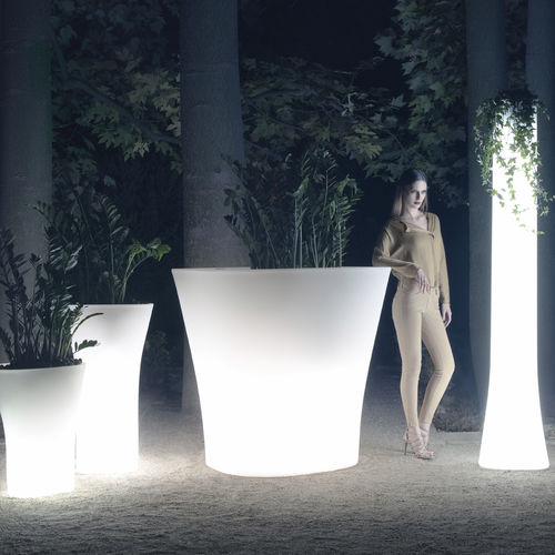 Vaso da giardino in polietilene - BONES - VONDOM - luminoso / per uso residenziale / di Ludovica+Roberto Palomba