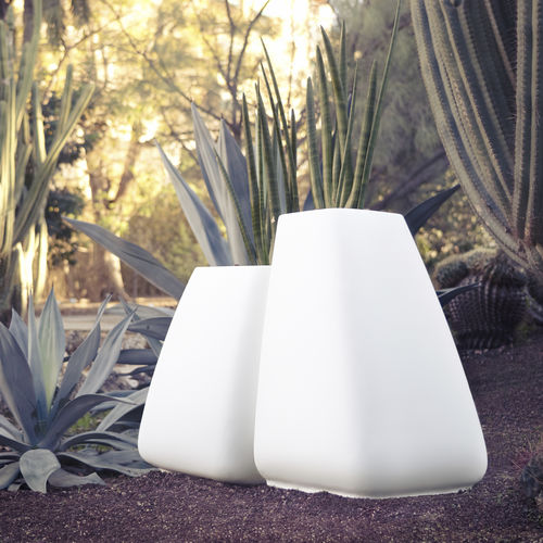 Vaso da giardino in polietilene - NOMA - VONDOM - per uso residenziale / nero / rosso
