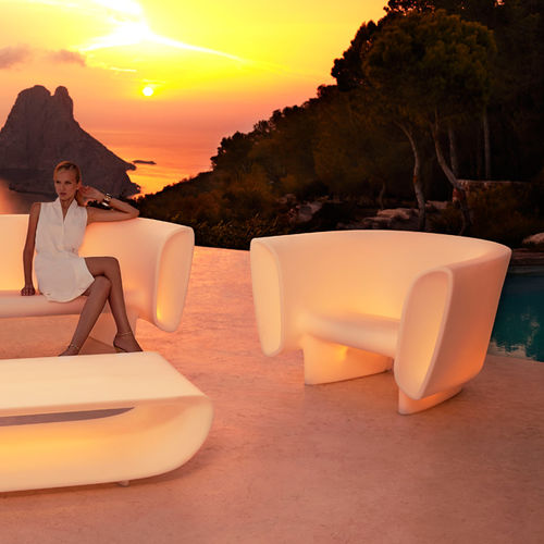 Poltrona design originale - BUM BUM   - VONDOM - in polietilene / in polietilene / luminosa