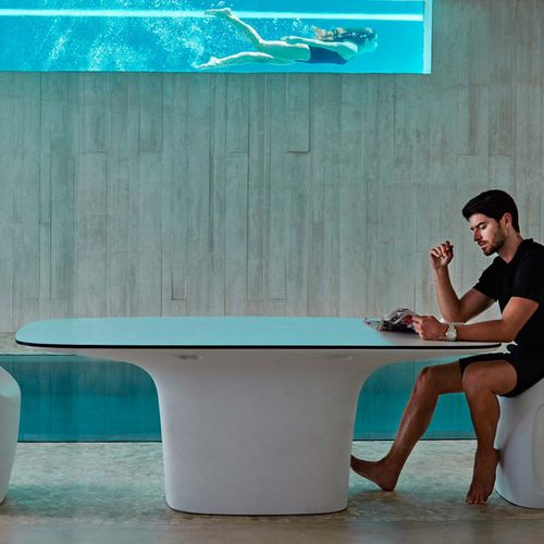 Tavolo contemporaneo - UFO   - VONDOM - in vetro / con base in polietilene / ovale