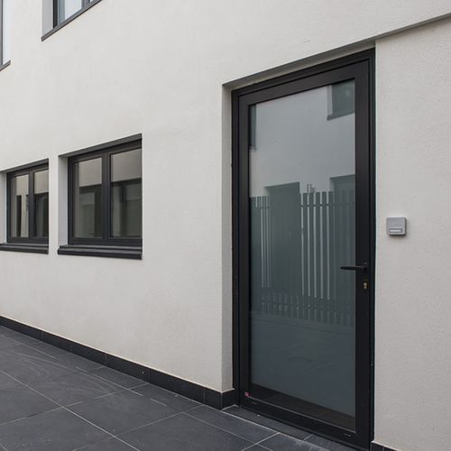 Porta finestra battente - ESPACE® 50TH  - INSTALLUX - in alluminio / a doppi vetri / termoisolante