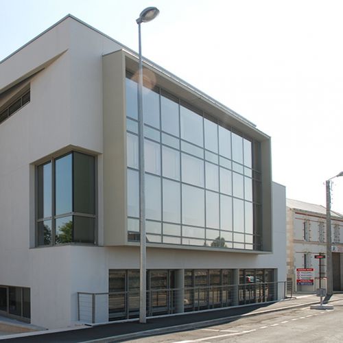Facciata continua semistrutturale - UNIVERS®  - INSTALLUX - in alluminio e vetro / con isolamento integrato / ad alta resistenza