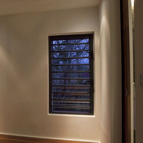 Finestra in alluminio - AUSTRAL® 50 - INSTALLUX - a lamelle / di sicurezza