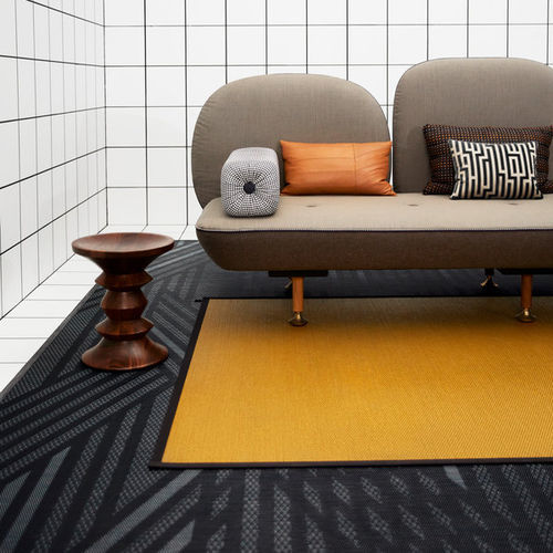 Tappeto contemporaneo - NOW - BRASS  - BOLON - a tinta unita / in poliestere / in PVC