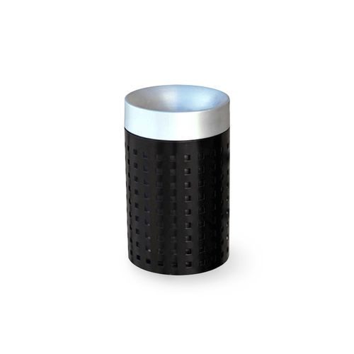Portacenere da terra - Kvadrat - NOLA INDUSTRIER - a muro / in acciaio / in alluminio