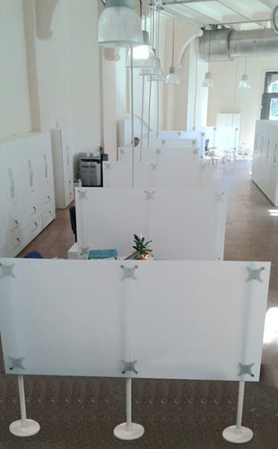 Divisorio per ufficio a pavimento - FLUOWALL ANGLE - PAXTON - in acrilico