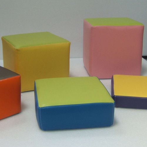 Pouf contemporaneo - A17-10  - Modugame - MG Sport - in espanso / quadrato / per bambini (unisex)
