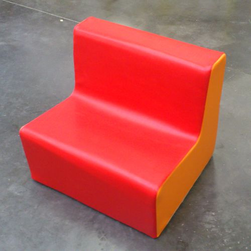 Divanetto imbottito contemporaneo - A25-4 - Modugame - MG Sport - in espanso / in legno / con schienale
