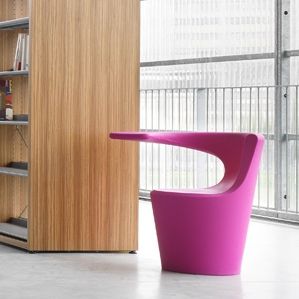 Sedia design pop - DIVINA - DPC - da interno / in polietilene rotostampato / con base centrale