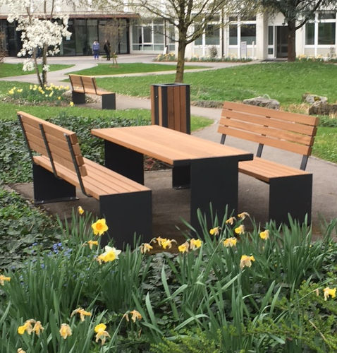 Panca per spazi pubblici contemporanea - ARON  - Euroform K. Winkler GmbH - in legno di latifoglie / in acciaio galvanizzato / in lamiera d'acciaio