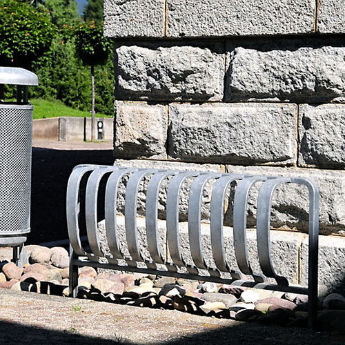 Rastrelliera per biciclette a pavimento - BASIC 190 - Euroform K. Winkler GmbH - per spazi pubblici / in acciaio galvanizzato / in lamiera d'acciaio