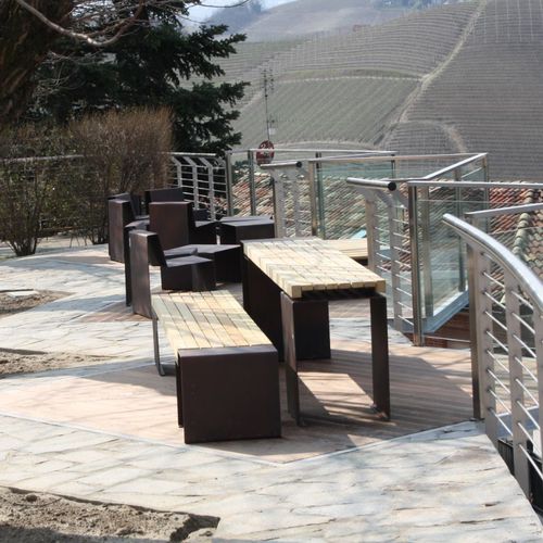 Panca per spazi pubblici contemporanea - LINEA - Euroform K. Winkler GmbH - in legno di latifoglie / in acciaio galvanizzato / in lamiera d'acciaio