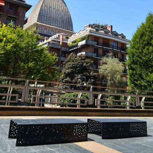 Panca per spazi pubblici contemporanea - LINEA - Euroform K. Winkler GmbH - in acciaio galvanizzato / in lamiera d'acciaio / senza schienale