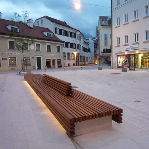 Panca per spazi pubblici contemporanea - INNSBRUCK - Euroform K. Winkler GmbH - in legno massiccio / con schienale / senza schienale