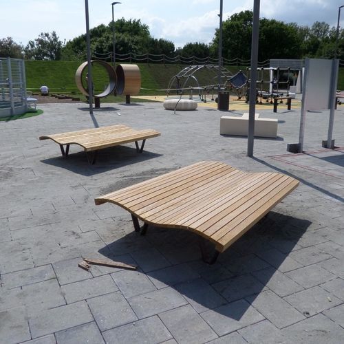 Lettino prendisole contemporaneo - LINEA ONDA - Euroform K. Winkler GmbH - in legno di latifoglie / in acciaio galvanizzato / per spazio pubblico