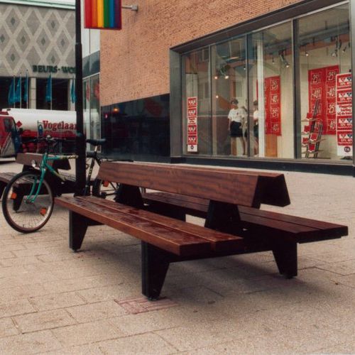 Panca per spazi pubblici contemporanea - BLOCK  - Euroform K. Winkler GmbH - in legno di latifoglie / in acciaio galvanizzato / in lamiera d'acciaio