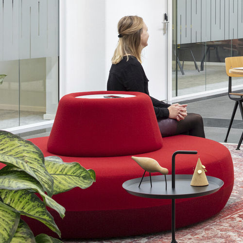 Divanetto imbottito contemporaneo - RECHARGE - Ahrend - in tessuto / contract / con schienale