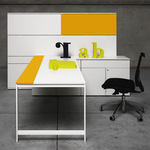 Scrivania contemporanea - K_WORD  - Manerba - in legno / d'angolo / con 4 gambe
