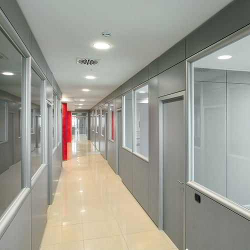 Parete fissa - REFERENCES - Manerba - a vetrina / in laminato / da ufficio