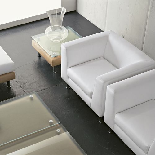 Poltrona visitatore contemporanea - CUBE - LUXY - in pelle / contract / con braccioli