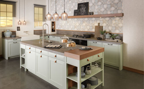 Cucina classica - CHALET GREEN TEA - rational einbaukuechen - impiallacciata in legno / in legno laccato / con isola