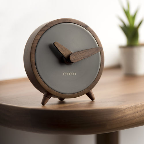 Orologio contemporaneo - ATOMO SOBREMESA - NOMON - da tavolo / analogico / in noce
