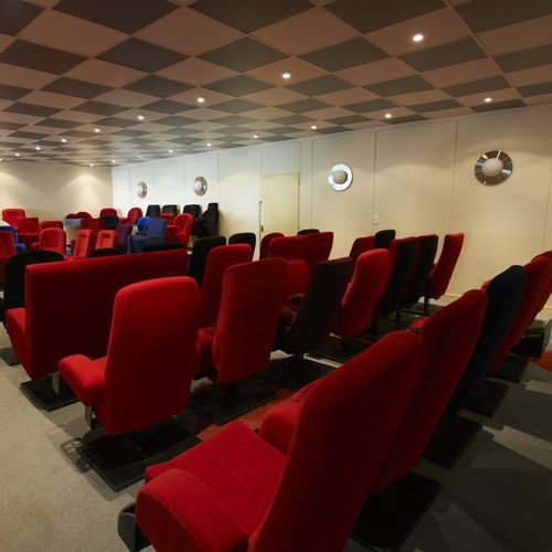 Poltrona per auditorium contemporanea - CONCERTO - kleslo - in tessuto / in legno / pieghevole
