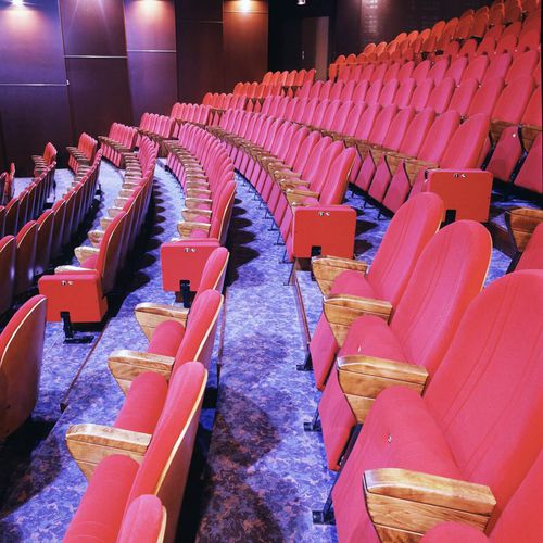 Poltrona per auditorium contemporanea - KLAP - kleslo - in tessuto / in espanso / in legno
