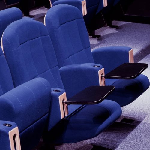 Poltrona per auditorium contemporanea - CONFERENCE HALL - kleslo - in tessuto / in legno / pieghevole