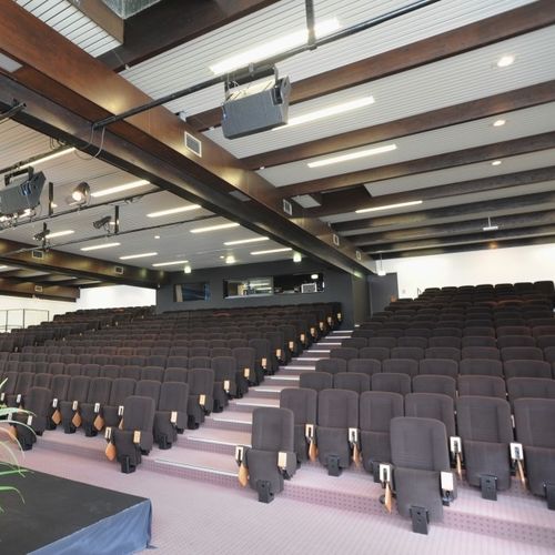 Poltrona per auditorium contemporanea - TRIBUNE - kleslo - in tessuto / in legno / in metallo