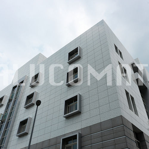 Rivestimento di facciata in pannelli - ALUCOMAT® FR    - ALUCOMAT | JSN - in alluminio / in composito / liscio