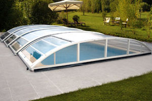 Copertura per piscina bassa - BEAUTY - PISCINES MAGILINE - telescopica / in alluminio / con azionamento manuale