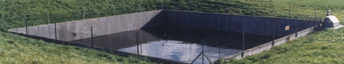 Muro di contenimento in cemento armato - SLURRY STORE - Thomas Armstrong - modulare / prefabbricato