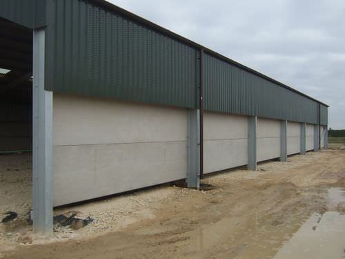 Muro in calcestruzzo - LIVESTOCK - Thomas Armstrong - prefabbricato