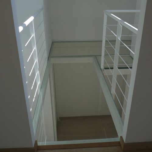 Passerella in acciaio - Trescalini - in vetro / da interno / a travi