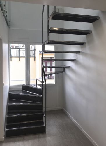 Scala a U - WAVE GRAPHIC ACIER BRUT - Trescalini - con gradini in metallo / con struttura in acciaio / design