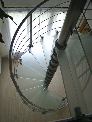 Scala a chiocciola - SPIRO QUADRO - Trescalini - elicoidale / curva / con gradini in vetro