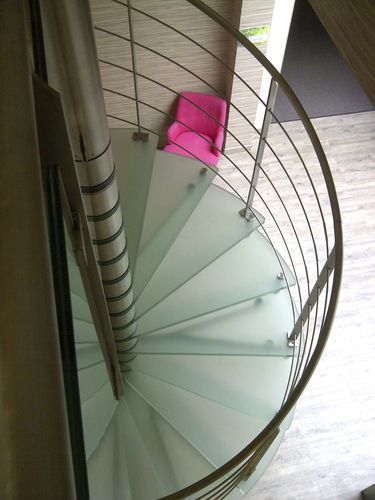 Scala a chiocciola - SPIRO QUADRO - Trescalini - elicoidale / curva / con gradini in vetro
