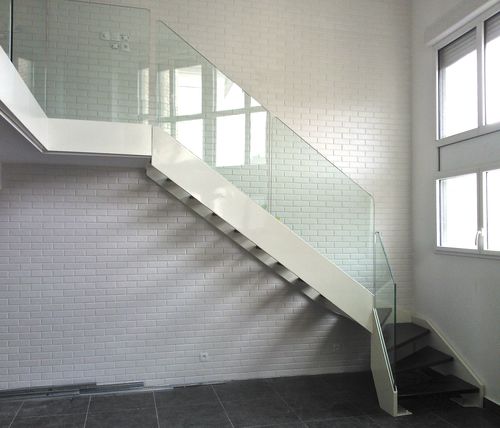 Scala a L - ELITE ACIER LAQUÉ, MARCHES BOIS, GARDE-CORPS VERRE STANDARD - Trescalini - con gradini in legno / con struttura in acciaio / contemporanea