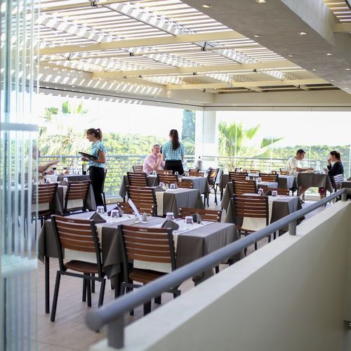 Pergola addossata - COSPICON  SA - in alluminio verniciato / a lamelle orientabili / a lamelle frangisole