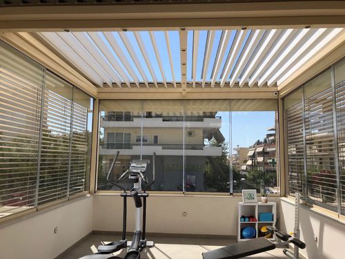 Pergola addossata - COSPICON  SA - in alluminio verniciato / in vetro / a lamelle orientabili