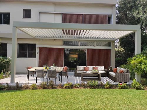 Pergola addossata - pergola - COSPICON  SA - in alluminio / in alluminio verniciato / a lamelle orientabili