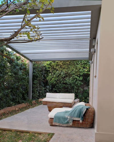 Pergola addossata - CospiBio - COSPICON  SA - in alluminio / a lamelle orientabili / a lamelle frangisole