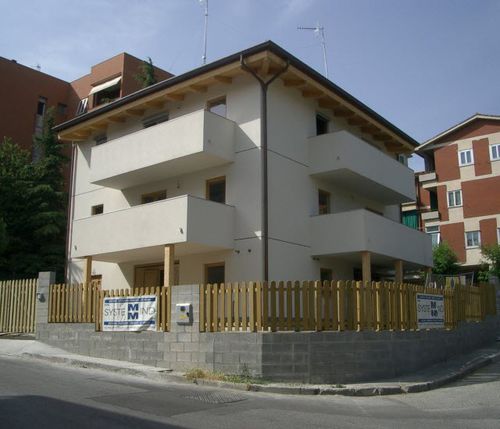 Edificio prefabbricato - SEVERAL APAREMENTS - Riko Hiše - in legno massiccio / per alloggi collettivi / contemporaneo